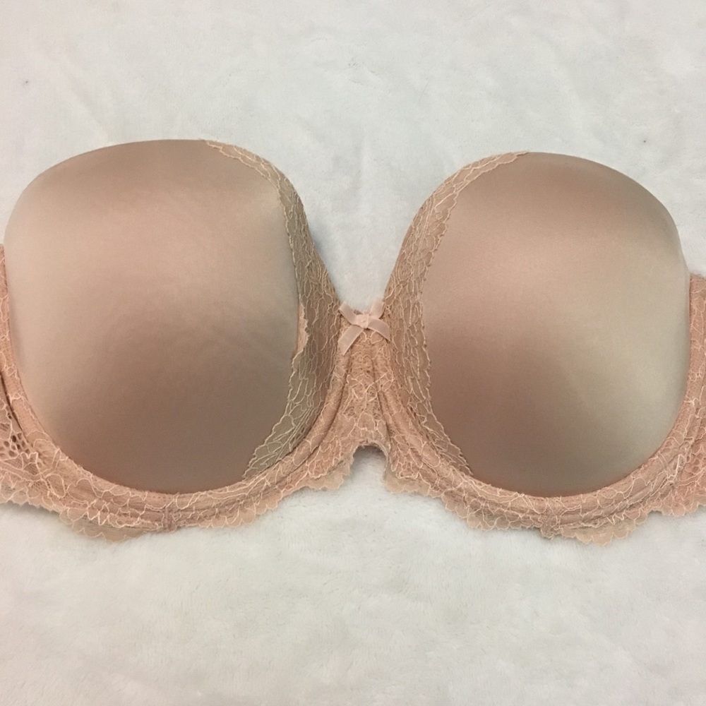 Victoria’s Secret strapless bra. Nude lace.